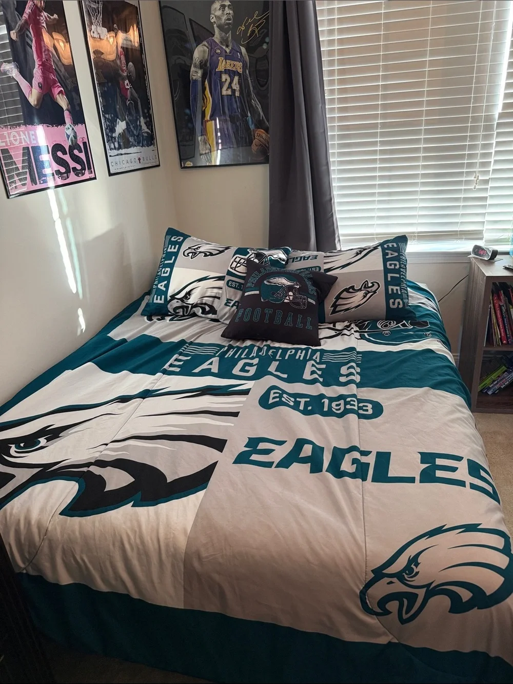 Philadelphia Eagles Teal and White Comforter Set - Team Bedding - Queen Size